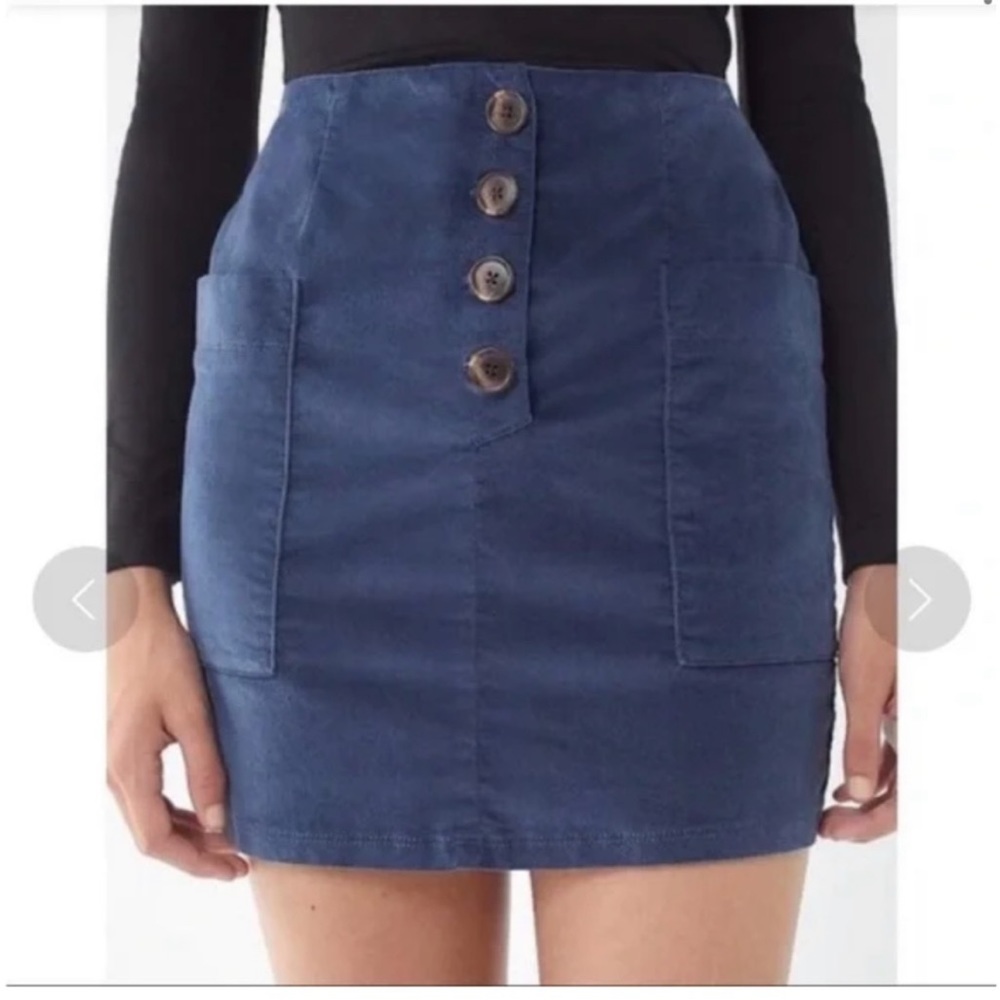 BDG by Urban Outfitters Women's Velvet Navy Mini
Skirt w Pockets. Sz L